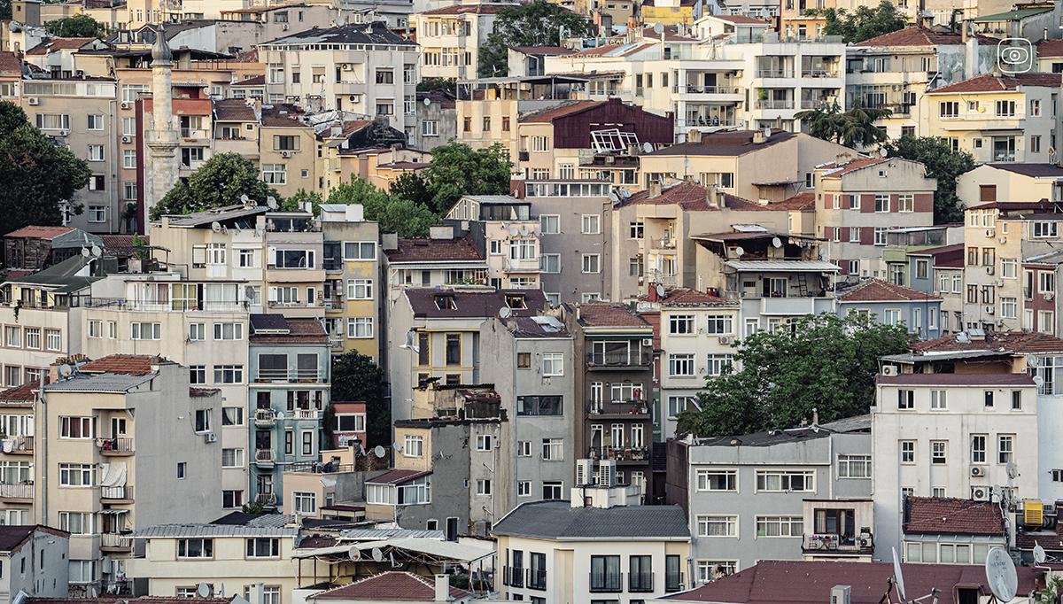 A close-up of Istanbul’s crowded neighborhoods.